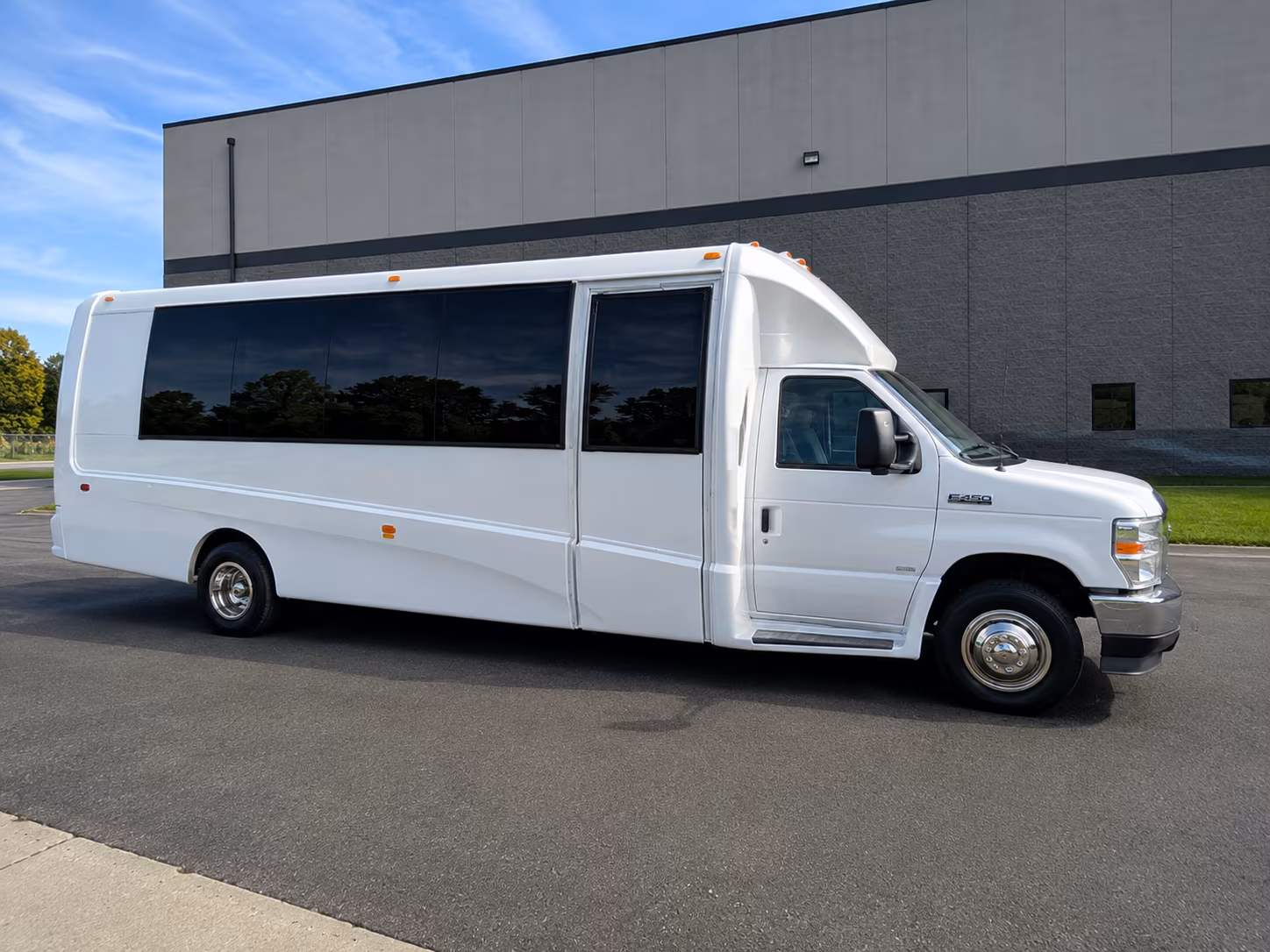 corporate airport transfer buses to and from syracuse hancock international