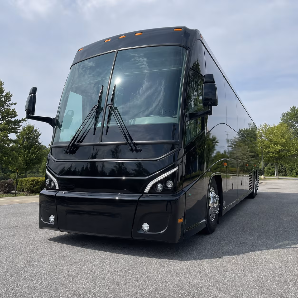 hotel shuttle buses between syr and downtown syracuse hotels