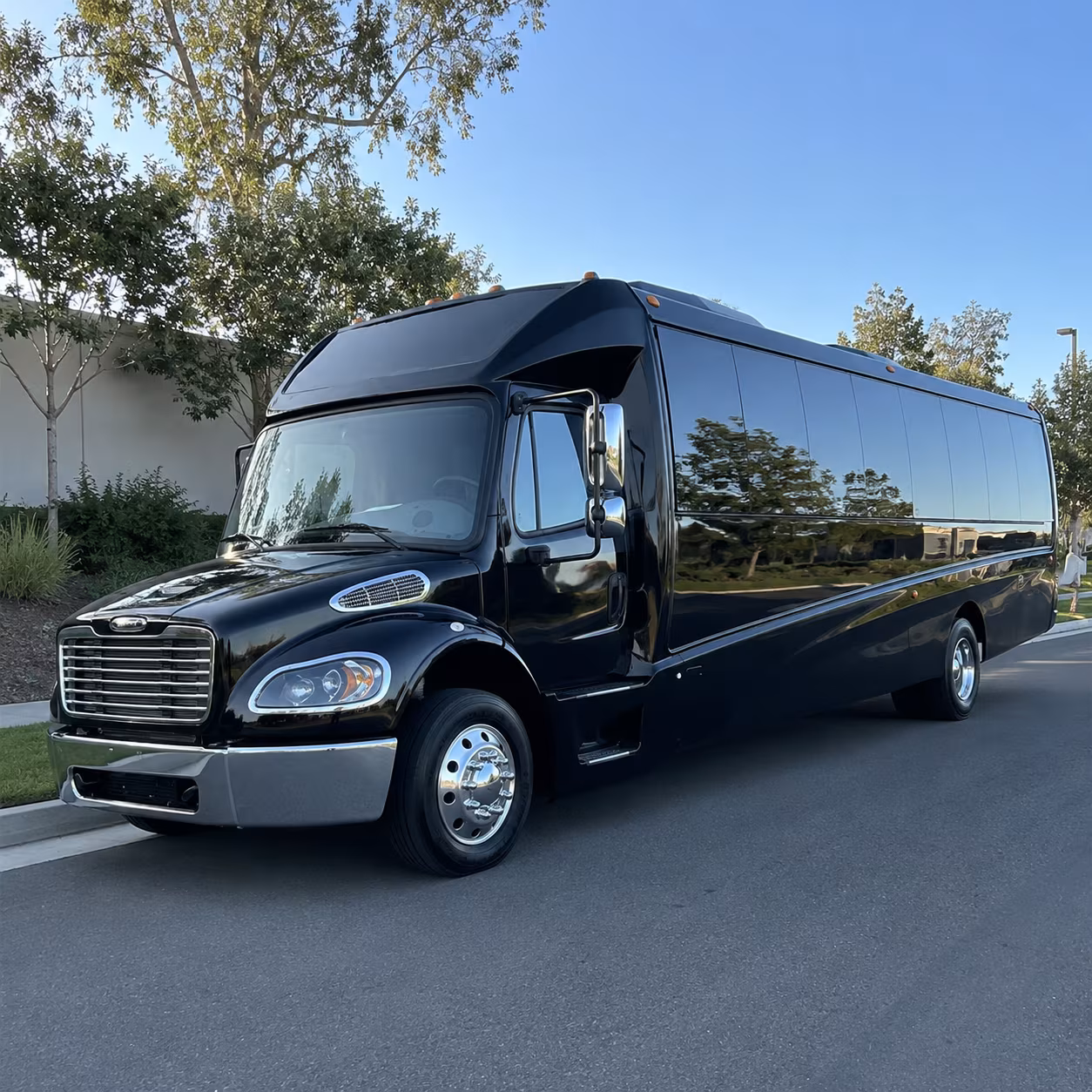 syracuse 18 passenger minibus