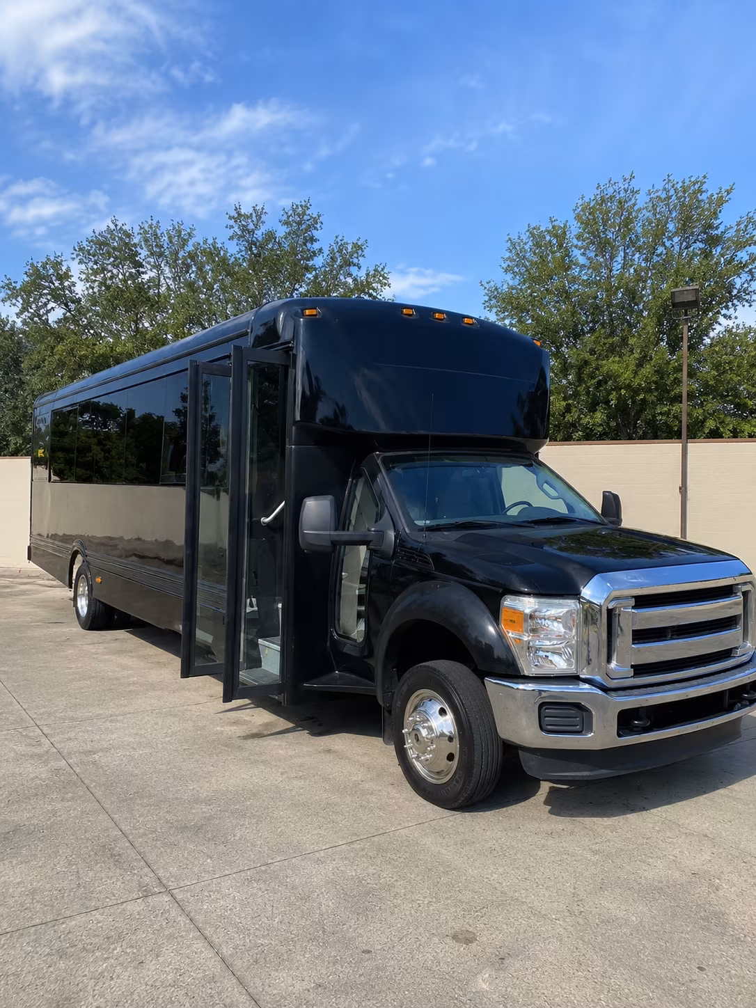 syracuse 20 passenger party bus