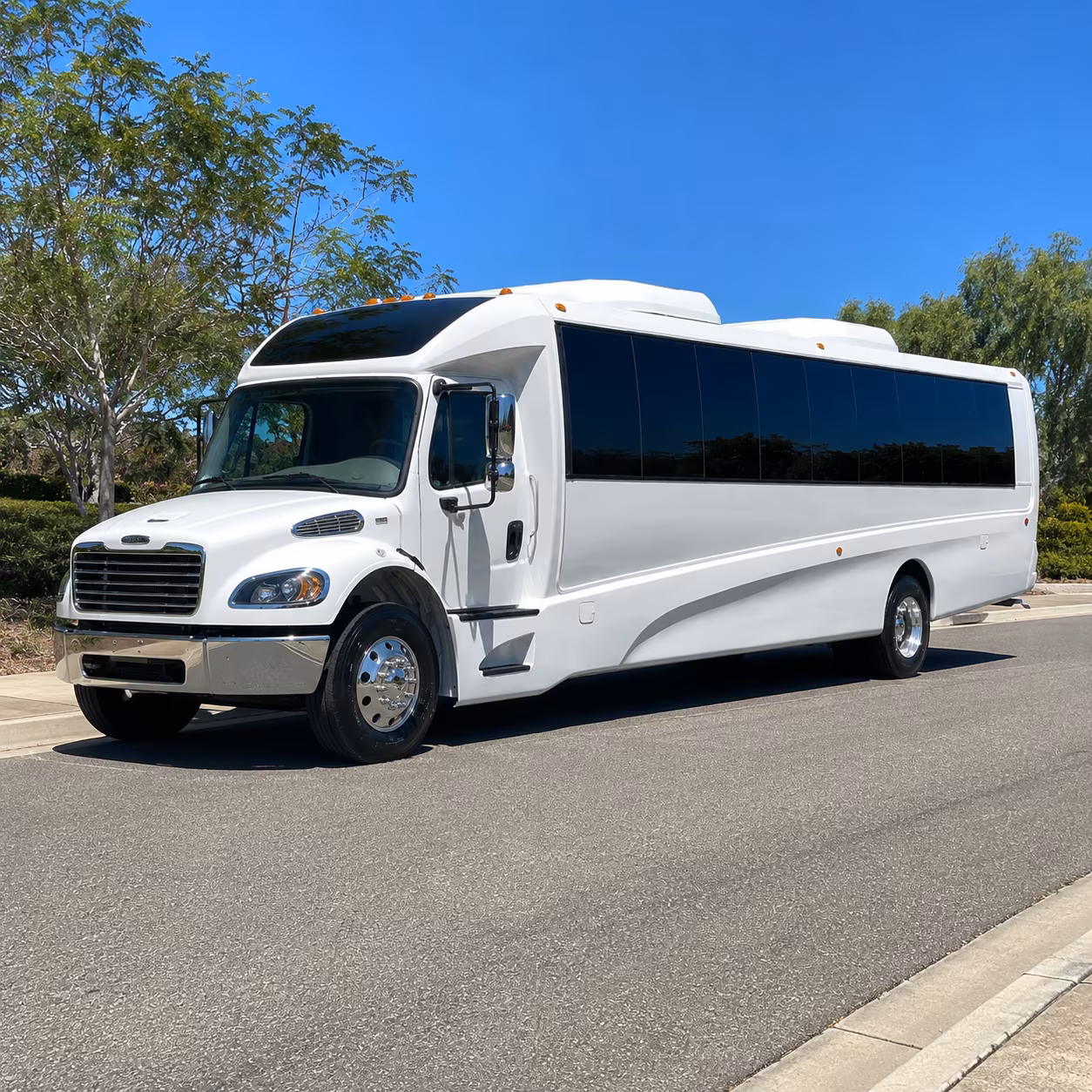 syracuse 35 passenger minibus